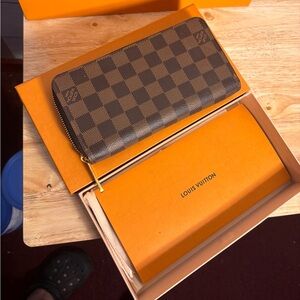 Louis Vuitton Damere Zippy wallet pink interior like new condition